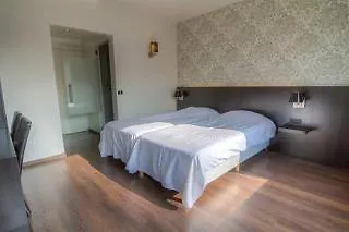 艾姆巴萨德洛酒店 3*